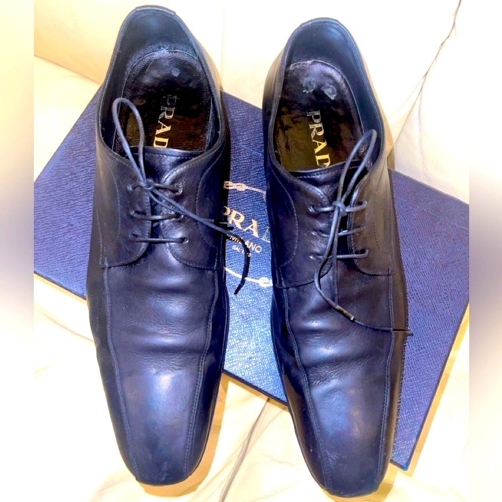Prada W/Box Black Leather Oxfords Timeless Elegance